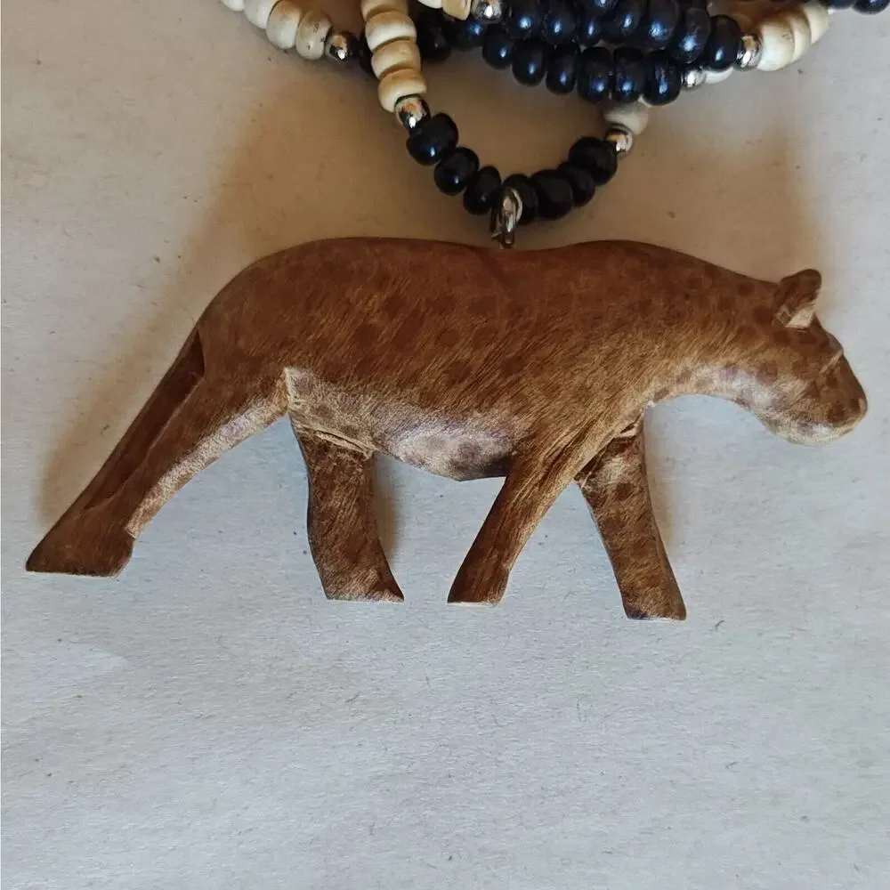 Vintage‎ Wooden Beaded Necklace Cheetah Pendant Hand Carved 14